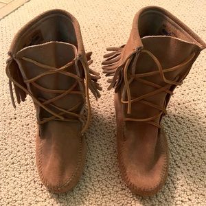 Minnetonka Moccasins Tramper Boots